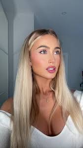 Abby Benson's Instagram, Twitter & Facebook