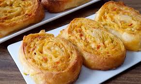 peynirli kabakli rulo borek tarifi icin malzemeler 4 adet hazir yufka 4 adet kabak tuz karabiber 1 adet kirmizi biber 250 300 yemek tarifleri food cakes gida