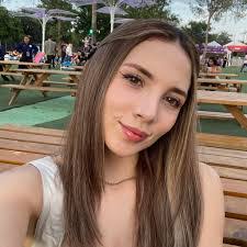 Allison Plumb's Instagram, Twitter & Facebook