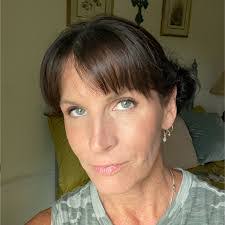 Mindy Isaacs's Instagram, Twitter & Facebook