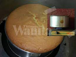 Utk resepi yg guna cara biasa dgn pukul butter sampai kembang, masukkan telur & lastly masukkan tepung, just sapu butter kat dlm tin tu. Ini Caranya Mak Mak Tetap Boleh Bakar Kek Atau Biskut Dengan Mudah Walaupun Tanpa Guna Oven Mingguan Wanita