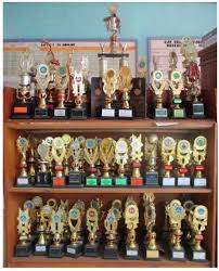 Contoh tulisan di piala untuk siswa berprestasi / penghargaan sekolah terhadap prestasi peserta lib unnes ac id 27740 1 contoh kedekatan guru dengan pdf document : Tips Mengelola Piala Dan Medali Di Sekolah Blog Pendidik