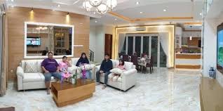 Dia memiliki rumah mewah dan luas. 6 Potret Kemewahan Rumah Agus Purnomo Gak Ada Dua