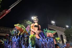 Jesuíta Barbosa entrega tranquilidade de Ney Matogrosso antes do desfile. "Um 'before' na casa dele"