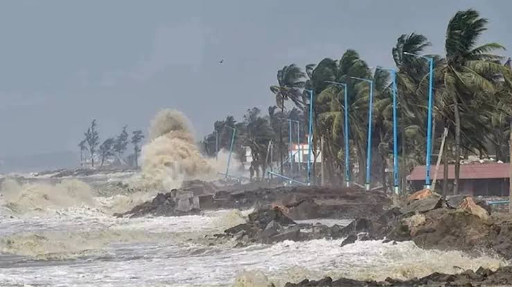 बंगाल की खाड़ी में मंडराया चक्रवात का खतरा: 26 अक्टूबर को आ सकता है तूफान,  ओडिशा और आंध्र प्रदेश में भारी बारिश का अलर्ट #CycloneAlert #BayOfBengal  #OdishaRain ...