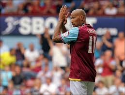 John carew of west ham celebrates after scoring a goal during the npower championship match between crystal palace and west ham united at selhurst park on october 1, 2011 in london, england. John Carew Vervanger Diego Milito Bij Inter Milaan Foto Hln Be
