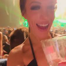 We had so much fun at the Slipknot concert last night! Don’t my snake  earrings and dance moves make me look so edgy?! (swipe to see) 😂🐍🤘🏼