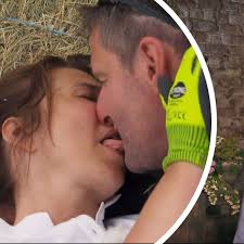 Nicht zurück gehalten“: Wilde Knutscherei bei „Bauer sucht Frau“-Michael  und Kandidatin Mandy