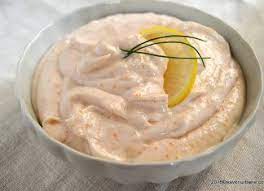 Bineinteles ca puteti sa faceti si reteta clasica de salata de icre frecand doar icrele cu ulei. Salata De Icre Reteta Economica Cu Paine Savori Urbane