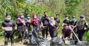 These sentences come from external sources and may not be accurate. Utm Lancar Projek Pembangunan Peranti Perangkap Sampah Marin Bagi Melindungi Hutan Paya Bakau Utm Newshub