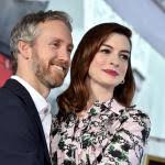 Anne Hathaway kondigt zwangerschap aan en bekent: 'het was niet gemakkelijk'