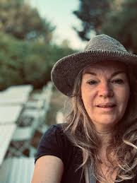 rouw #verlies #nieuwleiderschap #kwetsbaarheid #vrouwelijkleiderschap  #persoonlijkverhaal #boek #authenticiteit #sensitiefleiderschap  #burnoutpreventie #emotionelevrijheid #zichtbaarheid