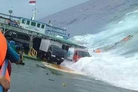Kumpulan berita kapal tenggelam terbaru hari ini. Kapal Feri Yang Tenggelam Di Selayar Bawa Uang Tunai Rp 30 Miliar