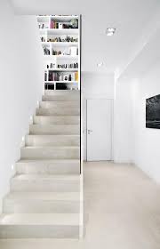 Betontreppe Im Neubau Ja Unbedingt Stylisch Und Modern Interior Treppenhaus Beton Weiss Deckeneinbaustrahler Li Betontreppe Treppe Haus Treppen Innen