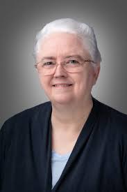 Kim Bracken's Instagram, Twitter & Facebook