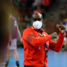 A budapesti testnevelési főiskolán végezte cselgáncs edzői tanulmányait. Szoros Csataban A Negyeddontoben Bucsuzott A Bl Tol A Veszprem M4 Sport