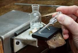 How to tell if white gold is real. 6 Easiest Ways To Tell If Gold Is Real