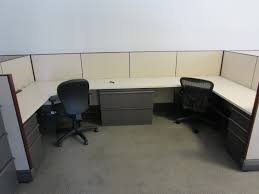 Detta är ett alternativ för alla kontor eftersom det gör att du kan göra ändringar när som helst. Herman Miller Ao3 Workstations Conklin Office Furniture