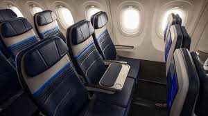United Airlines A321XLR Economy Plus: The 'Middle Seat' Is Dead, But Are You Paying for a Table or a Flight?