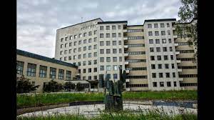 Tässä käsiteltävä tiurun sairaala valmistui 1939 suomen suurimmaksi tuberkuoloosiparantolaksi. Tiuruniemen Entinen Tuberkuloosiparantola Youtube