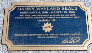 The Jeff Healey Band Stuck In The Middle With You Dan Seals 1948 2009 Find A Grave Photos Famous Graves Unusual Headstones How To Memorize Things