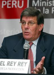 Ministro de la Producción pide que empresarios trasladen menores costos de  insumos a precios internos