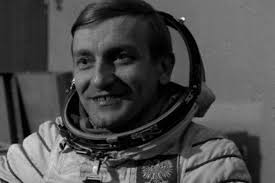 Mirosław hermaszewski (born 15 september 1941) is a former polish cosmonaut, fighter plane pilot, and retired polish air force officer. 35 Rocznica Kosmicznego Lotu Miroslawa Hermaszewskiego Dzieje Pl Historia Polski