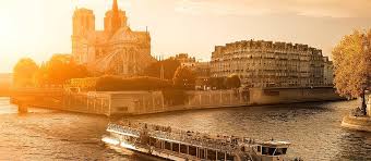 Ea nu vrea, dar in saculetul de la gatul tigancii vede putin din pantofior si. What To Do In Paris