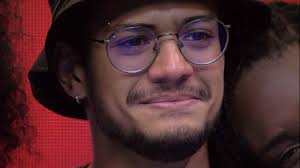 BBB 23: Gabriel Santana cai no choro com recado da família no Almoço do Anjo