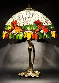 Glasmalerei Lampe Nachttischlampe Glasmalerei Licht Tischlampe Kastanie Lampe Tiffany La In 2020 Stained Glass Lamps Glass Lamp Tiffany Stained Glass