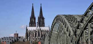 Der kölner dom ist eine kirche in köln, im westen von deutschland.der name dom kommt vom lateinischen wort für haus und meint, dass es eine besonders große und wichtige kirche ist. Kolner Dom Koeln De