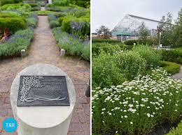 The public entrance is at 1800 north dixboro road in ann arbor, michigan. Leslie Derek S Lovely Summer Wedding At Matthaei Botanical Gardens Tracy Riva Modern Wedding Photography