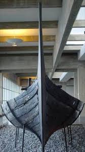 Dos esqueletos en una vitrina del museo nacional de dinamarca, en copenhague. The Viking Museum Roskilde Copenhagen Dinamarca Lugares De Europa Y Vikingos