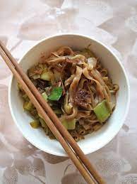 Mongolian seitan (vegan mongolian beef) / photo: Rice Noodles With Leek And Seitan Mongolian Noodles Veganchilla