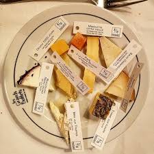 Le Plus Grand Plateau De Fromages Au Restaurant Du Monde 111 Fromages C Est Chez Les Grands Buffets De Narbonne Lesgrandsbuffets Je Food Buffet Restaurant