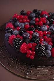 Epingle Par Ariadne Burke Sur Cuisine Recettes Gateaux Et Desserts Gateau Fruits Rouges Gateau Chocolat Fondant