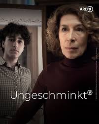 🎬📱 Waltraud Bräuß zählt 86 Lebensjahre und fast 60.000 Fans auf TikTok!  Dazu verholfen hat der Rentnerin ihr Enkel, das Model Felix Nieder.  Gemeinsam sind sie ein ziemlich gutes Team