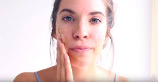 La mayonnaise hydratera tandis que la caféine relancera la circulation sanguine. Cosmetiques Maison 11 Astuces Pour Remplacer Vos Produits De Beaute