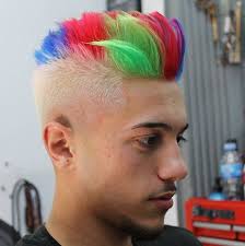 Per chi ha un debole per i tocchi punk ci sono i tagli corti uomo 2022 con rasatura decisa come quelli di cristian sánchez.c’è chi li … Taglio Di Capelli Uomo