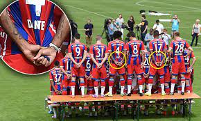 This statistic shows which shirt numbers the palyer has already worn in his career. Bayern Munich Stars Dante And Jerome Boateng Appear To Pull Shirts Tight Before German Super Cup Daily Mail Online