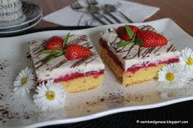 Die steif geschlagene sahne unterheben, 1/3 der masse auf den untersten biskuitboden (der gut mit läuterzucker getränkt wurde) verteilen. Mein Land Und Gartengenuss Himbeer Dickmann Schnitte