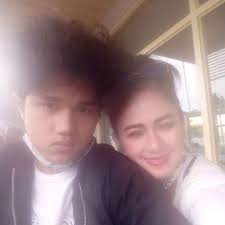 7 Potret Joy Clinton Anak Cowok Bungsu Sally Marcellina yang Jarang  Tersorot, Ganteng dengan Rambut Semi Kriting dan Kini Beranjak Dewasa