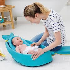 This is a bathtub/seat specifically designed for bathing newborn babies. Best Baby Bathtubs And Bath Seats 2021