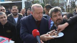 Özgür altuncu / i̇stanbul dhacumhurbaşkanı recep tayyip erdoğan'ın evinin bulunduğun üsküdar kısıklı caddesi'nde polis güvenlik önlemleri aldı. Cumhurbaskani Erdogan A Evinin Onunde Dogum Gunu Surprizi Gundem Haberleri