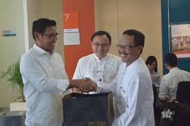 Sep 07, 2018 · berikut ini adalah kantor cabang bank bni yang buka hari sabtu dan minggu di semua kota. Direksi Bni Kunjungi Karyawan Bni Pandanaran Semarang Yang Buka Saat Libur Lebaran Suara Merdeka