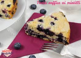 Il segreto sta in una crosta croccante e burrosa. Torta Soffice Ai Mirtilli