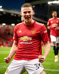 The two minutes before and after scott mctominay's goal vs manchester city (9 march 2020) 麥湯文尼絕殺. Euros Tweet On Twitter Roy Keane On Scott Mctominay I Even Like His Haircut I Think His Haircut Has Made Him Sharper