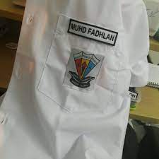 Skrol dan buku terletak pada warna kuning menunjukkan kepimpinan yang dilahirkan mmempunyai tahap akademik yang tertinggi. 4 Cara Tampal Lencana Sekolah Mudah Jimat Dan Cepat Pilih Mana Senang Bidadari My