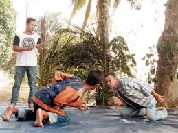 Tarian yang dulunya diperankan oleh penari pria ini, sering juga ditampilkan dalam pembukaan acara pelantikan kepenguruan organisasi. Jkkn Pahang Ketengah Tarian Labi Labi