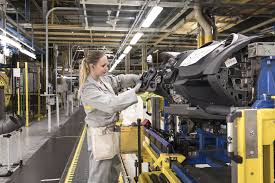 Renault Pres De 15 000 Emplois Supprimes Renault Alpine A110 Renault Nissan